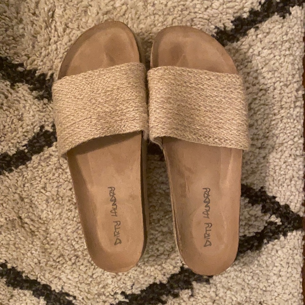 Size 9 platform sandals